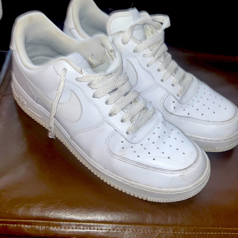 Men’s NIKE Air Force 1s ‘07 Size 10.5